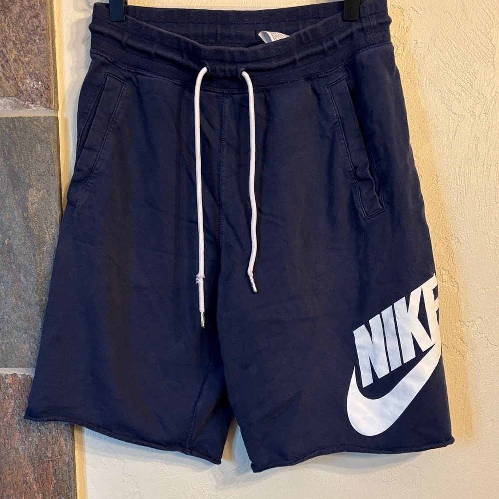 Nike Men's Dark Blue Athletic Shorts - small
